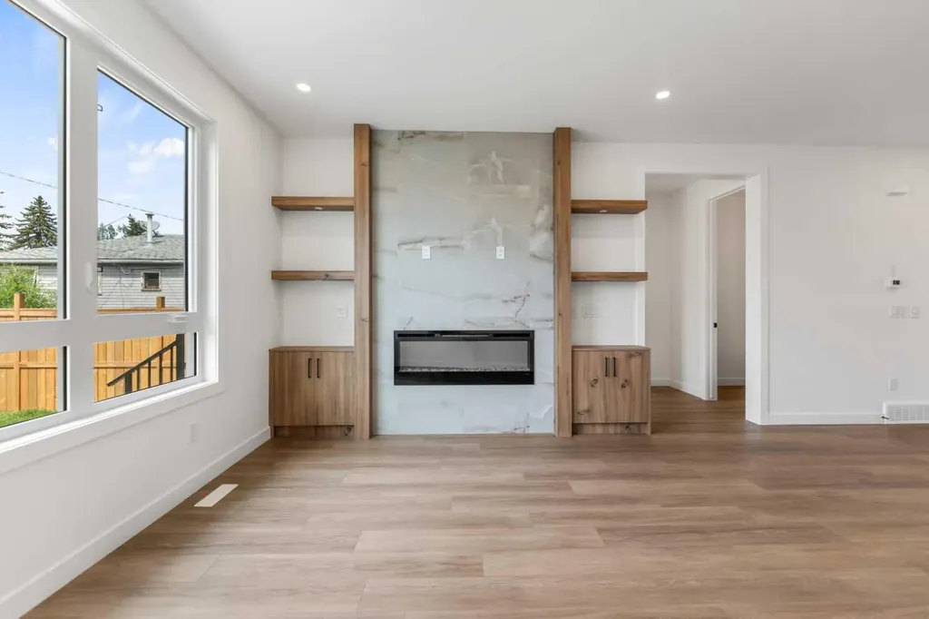 4651 79 Street NW Calgary AB T3B 2P1