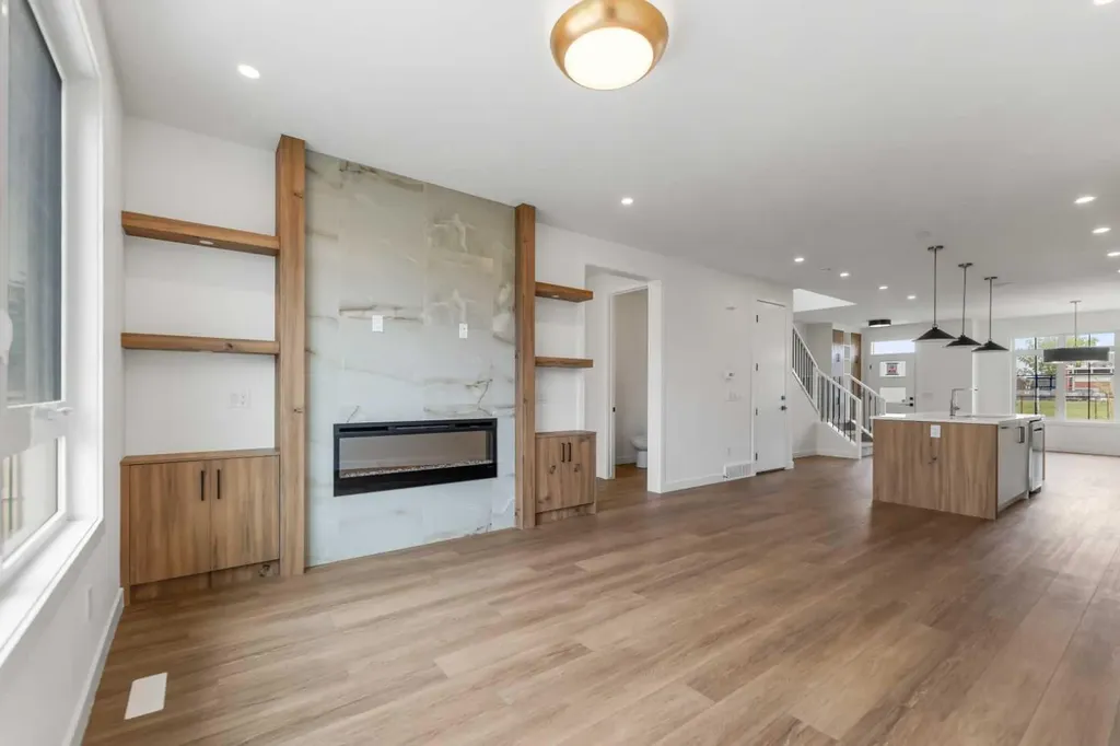 4651 79 Street NW Calgary AB T3B 2P1