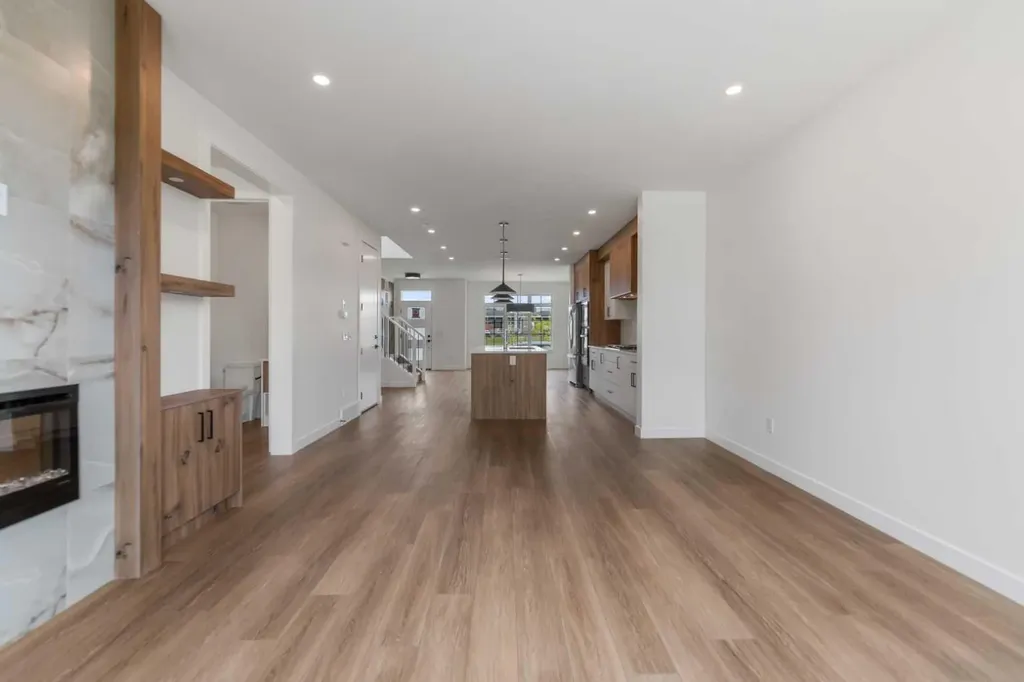 4651 79 Street NW Calgary AB T3B 2P1