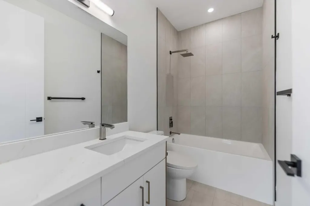 4651 79 Street NW Calgary AB T3B 2P1