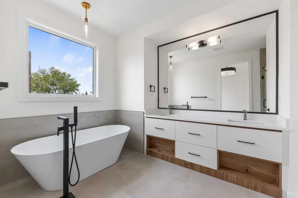 4651 79 Street NW Calgary AB T3B 2P1