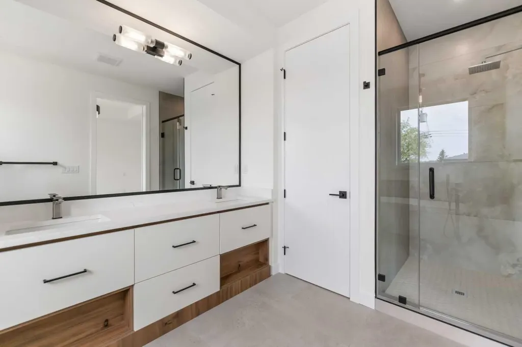 4651 79 Street NW Calgary AB T3B 2P1