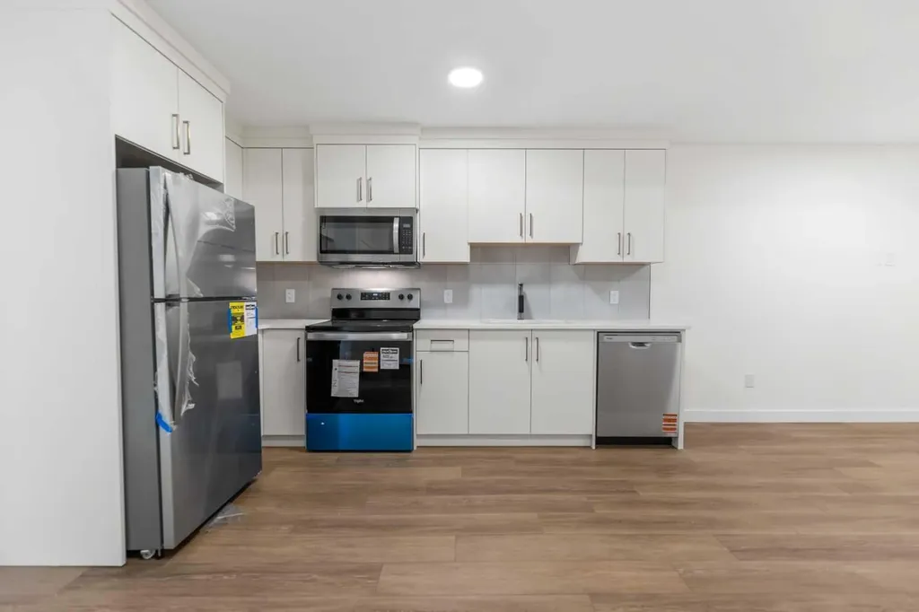 4651 79 Street NW Calgary AB T3B 2P1