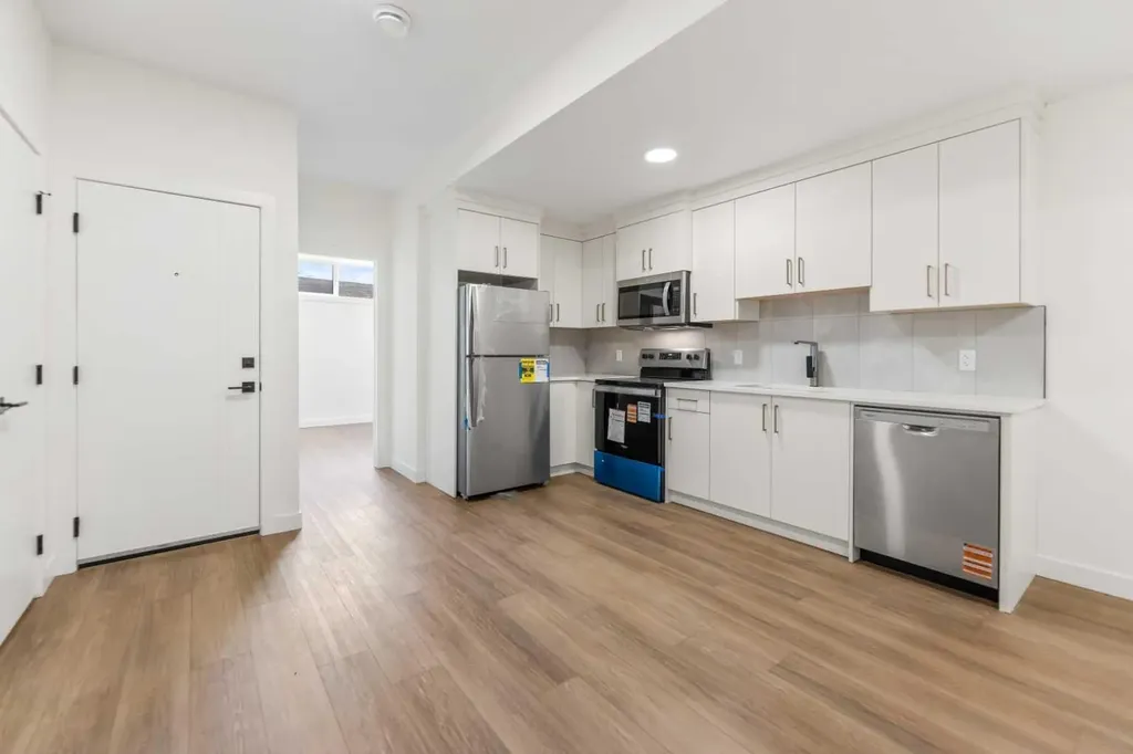 4651 79 Street NW Calgary AB T3B 2P1