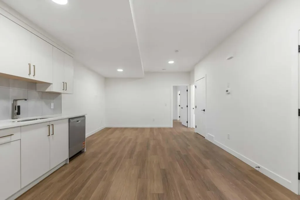 4651 79 Street NW Calgary AB T3B 2P1