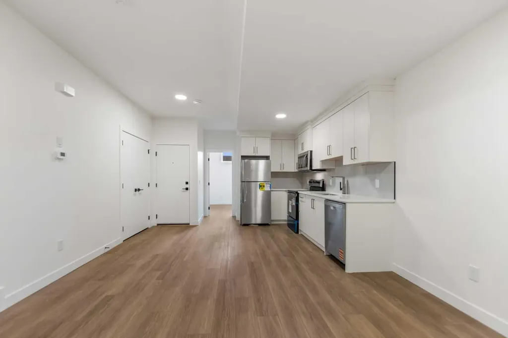 4651 79 Street NW Calgary AB T3B 2P1