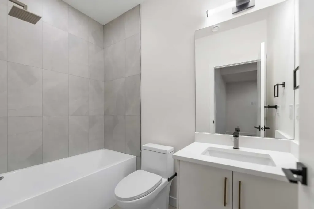 4651 79 Street NW Calgary AB T3B 2P1