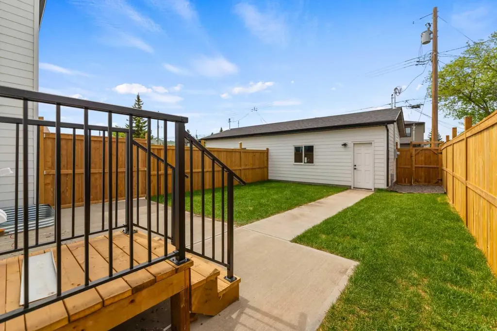 4651 79 Street NW Calgary AB T3B 2P1