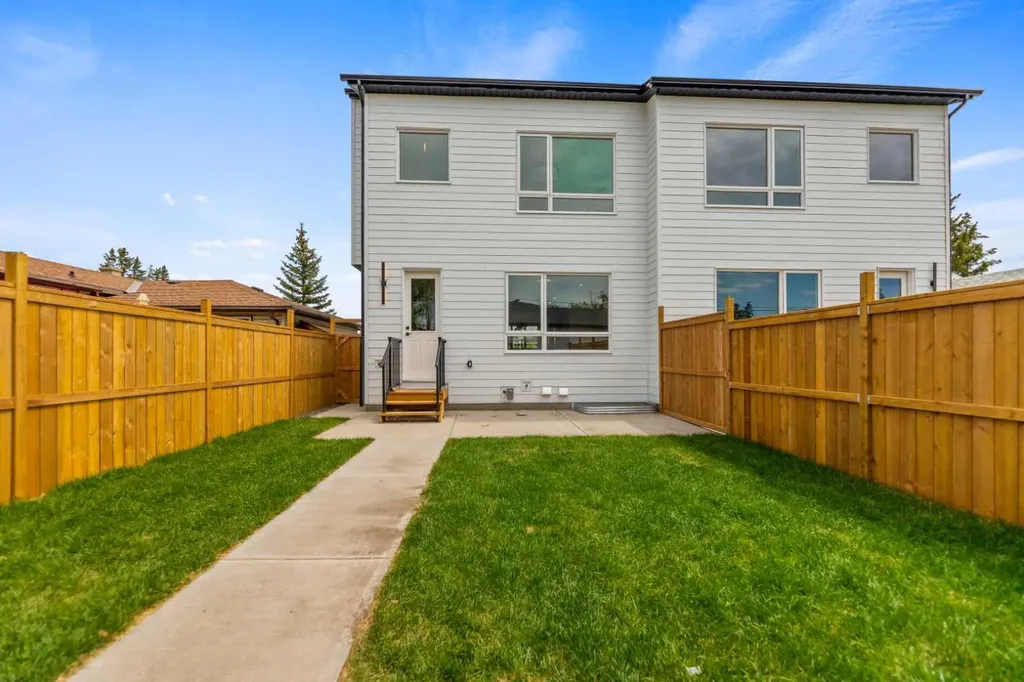 4651 79 Street NW Calgary AB T3B 2P1