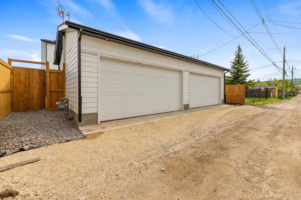 4651 79 Street NW Calgary AB T3B 2P1