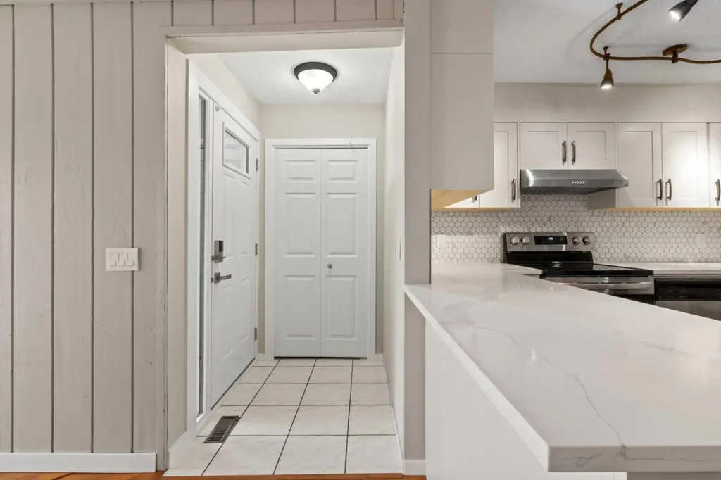 13104 Elbow Drive SW Calgary AB T2W 2P2