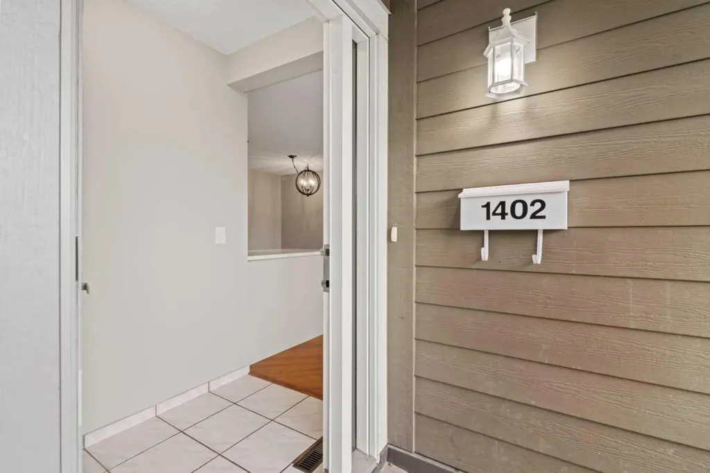 13104 Elbow Drive SW Calgary AB T2W 2P2