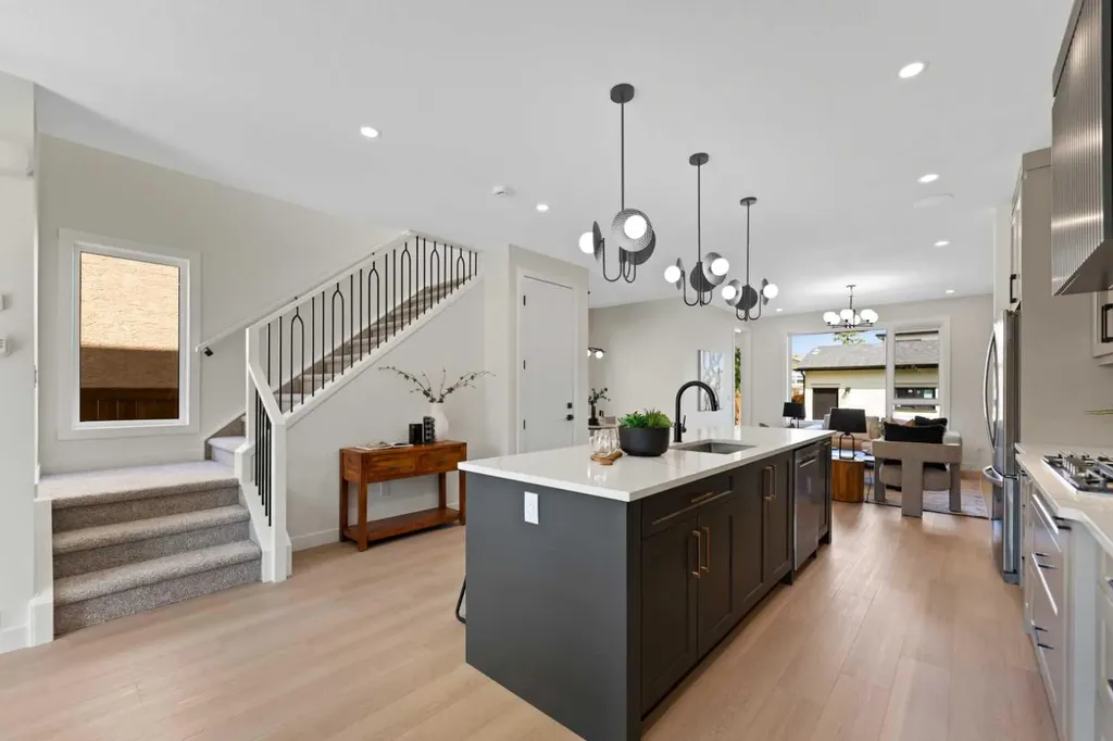 4608 81 Street NW Calgary AB T3B 2P6