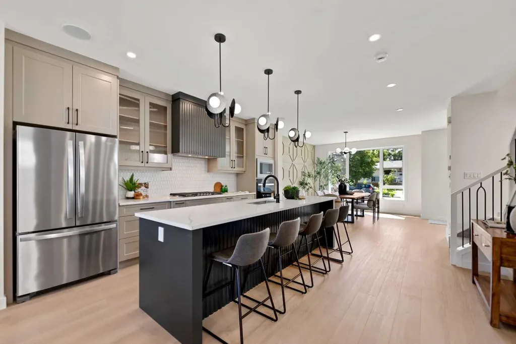 4608 81 Street NW Calgary AB T3B 2P6