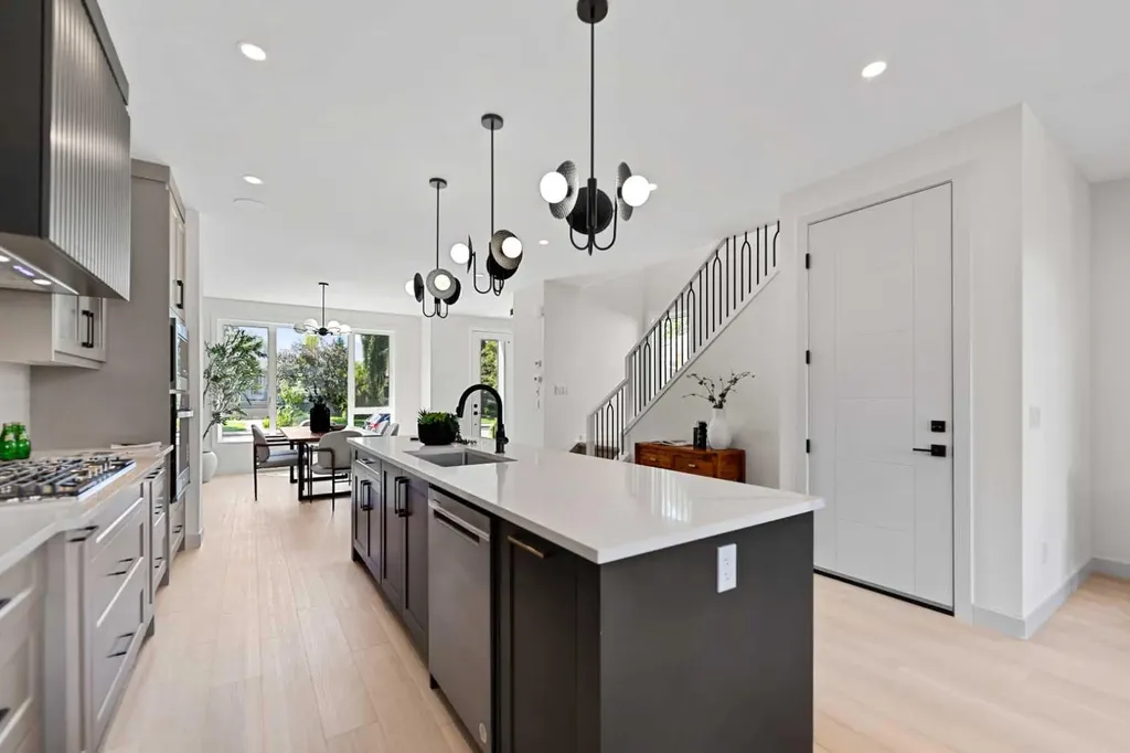 4608 81 Street NW Calgary AB T3B 2P6