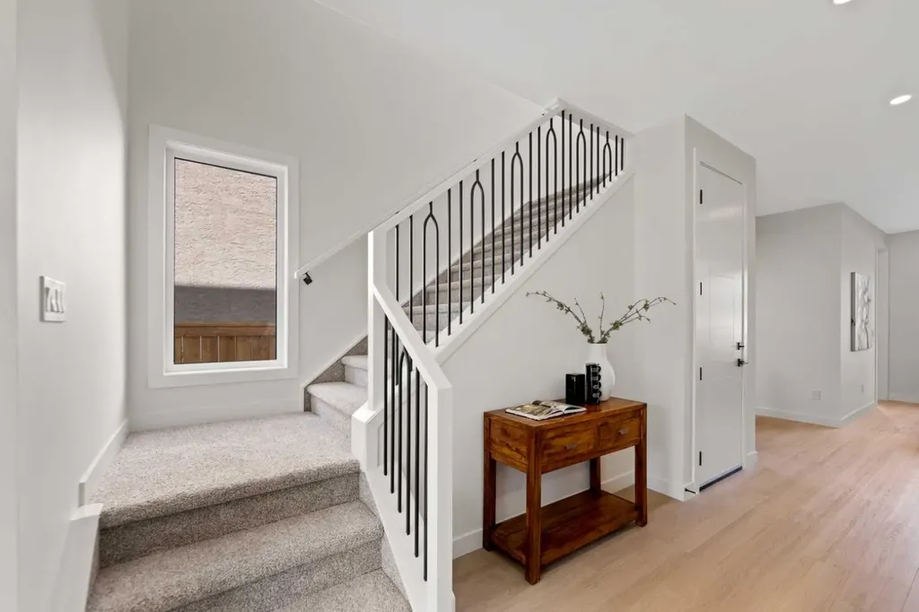 4608 81 Street NW Calgary AB T3B 2P6