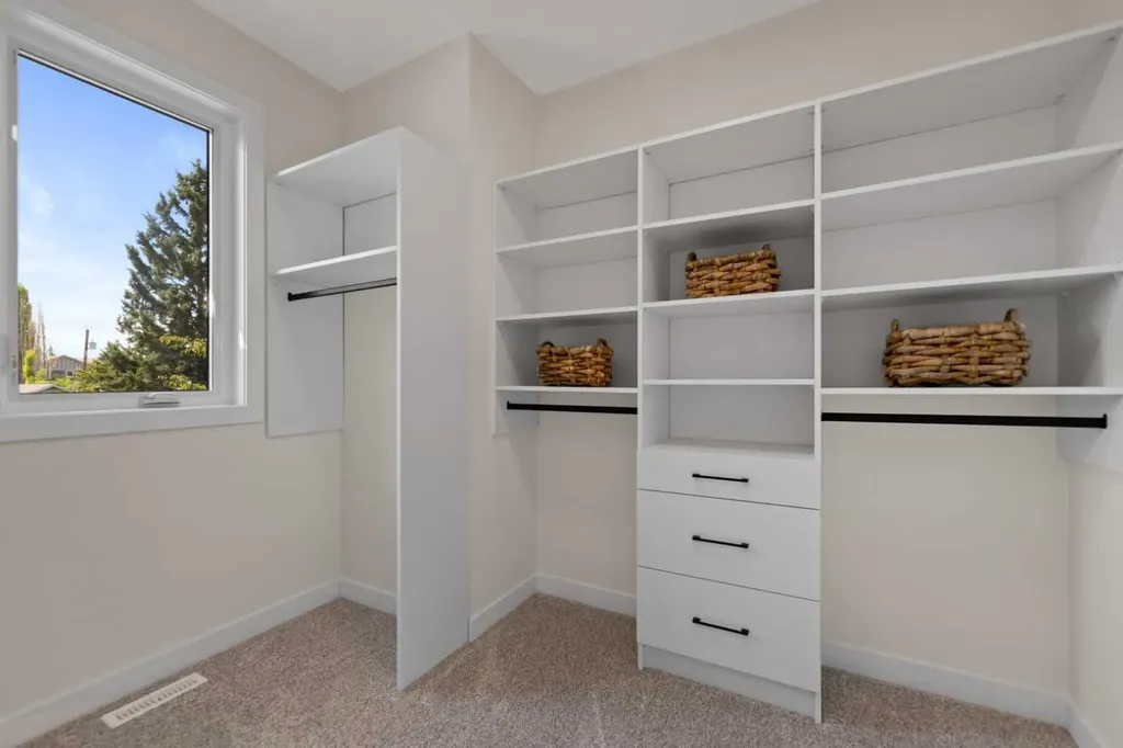 4608 81 Street NW Calgary AB T3B 2P6