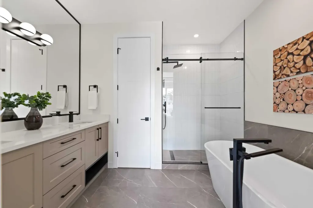 4608 81 Street NW Calgary AB T3B 2P6