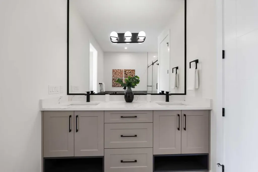 4608 81 Street NW Calgary AB T3B 2P6