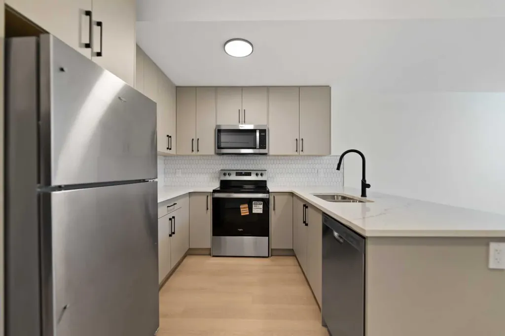 4608 81 Street NW Calgary AB T3B 2P6