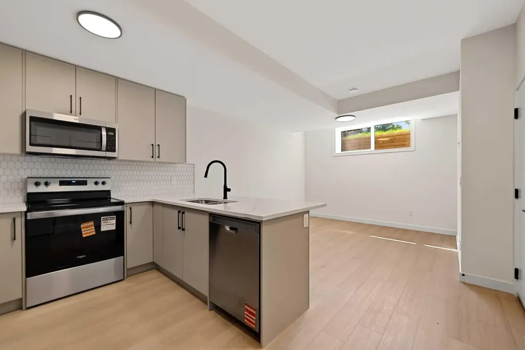 4608 81 Street NW Calgary AB T3B 2P6
