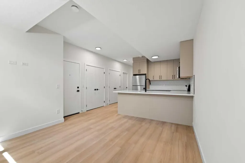 4608 81 Street NW Calgary AB T3B 2P6