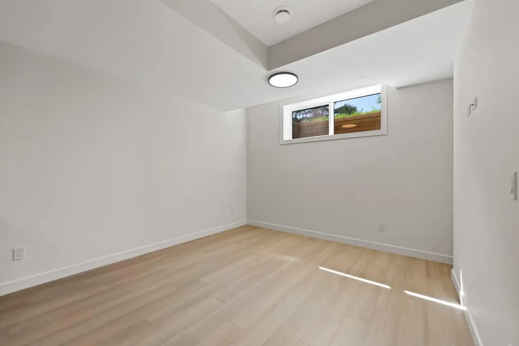 4608 81 Street NW Calgary AB T3B 2P6