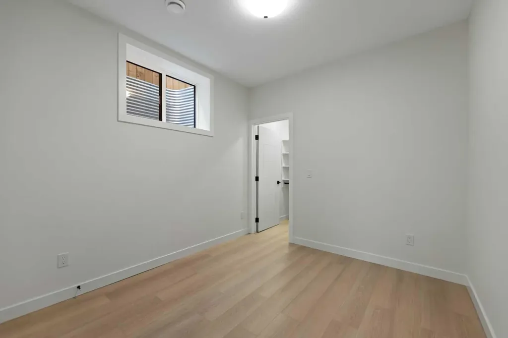 4608 81 Street NW Calgary AB T3B 2P6