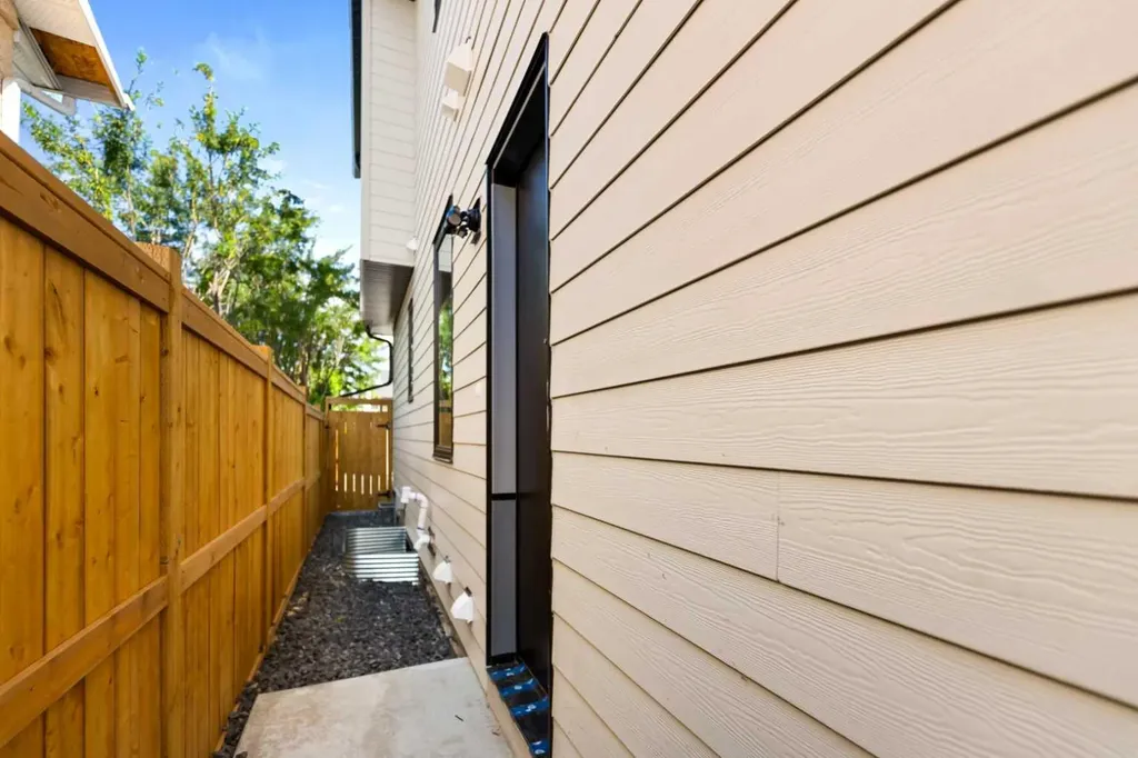 4608 81 Street NW Calgary AB T3B 2P6