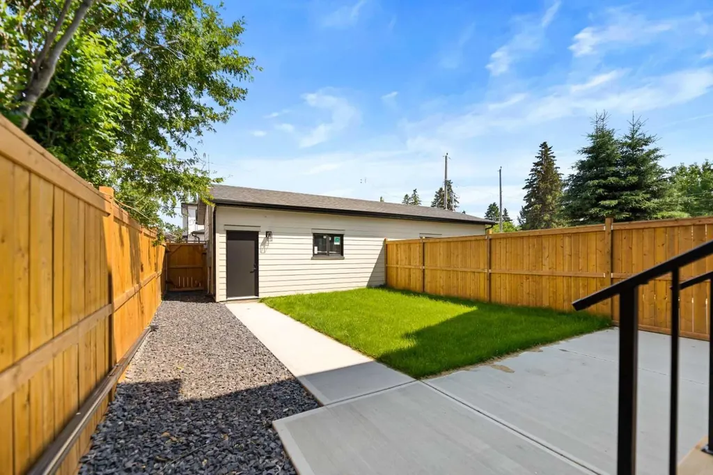 4608 81 Street NW Calgary AB T3B 2P6