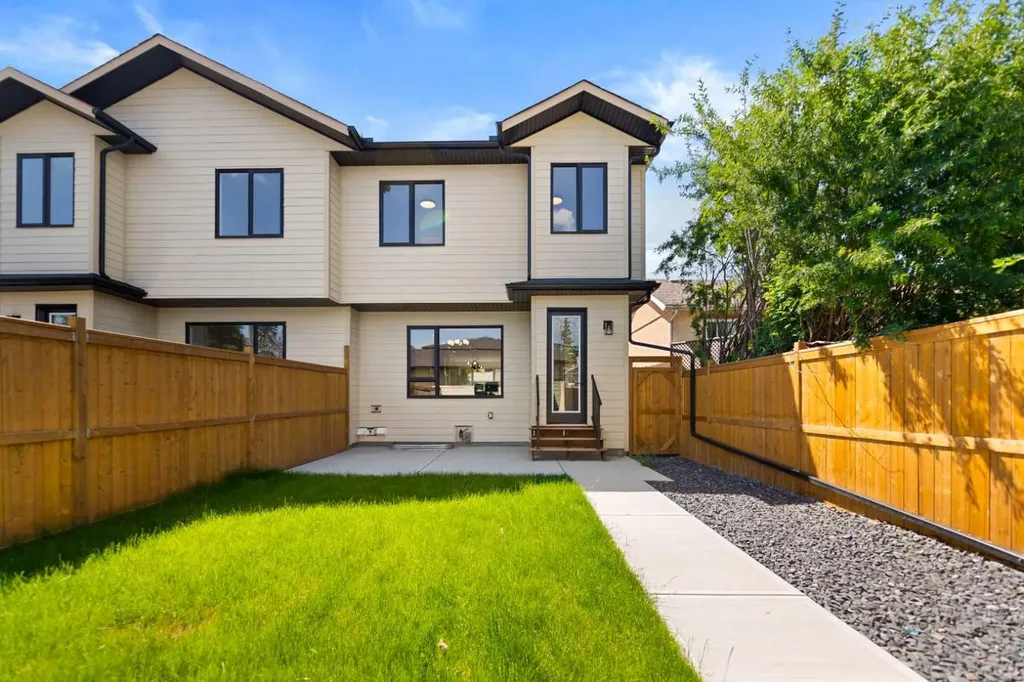 4608 81 Street NW Calgary AB T3B 2P6