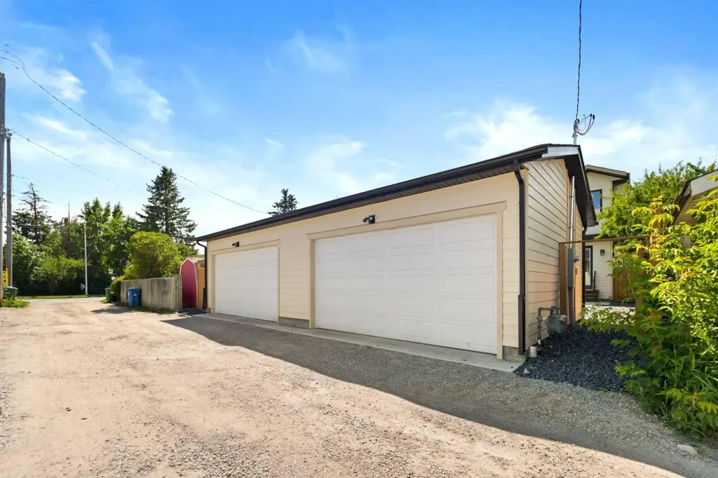 4608 81 Street NW Calgary AB T3B 2P6
