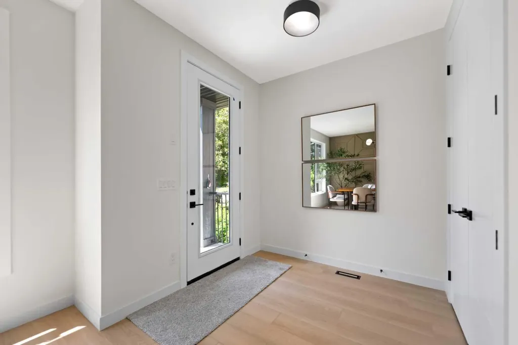 4608 81 Street NW Calgary AB T3B 2P6
