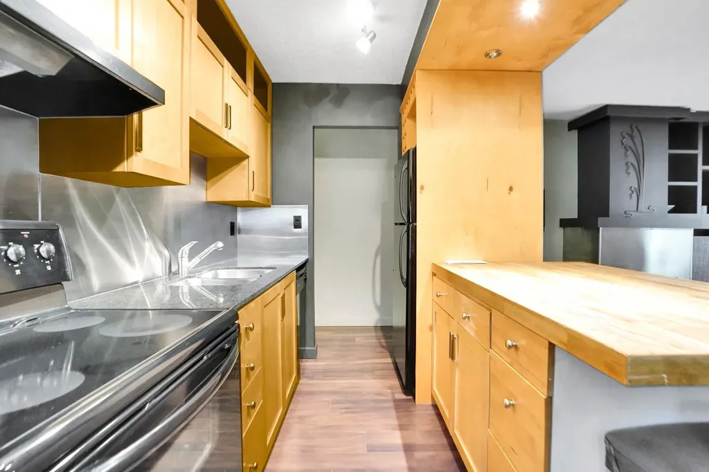 823 19 Avenue SW Calgary AB T2T0H6