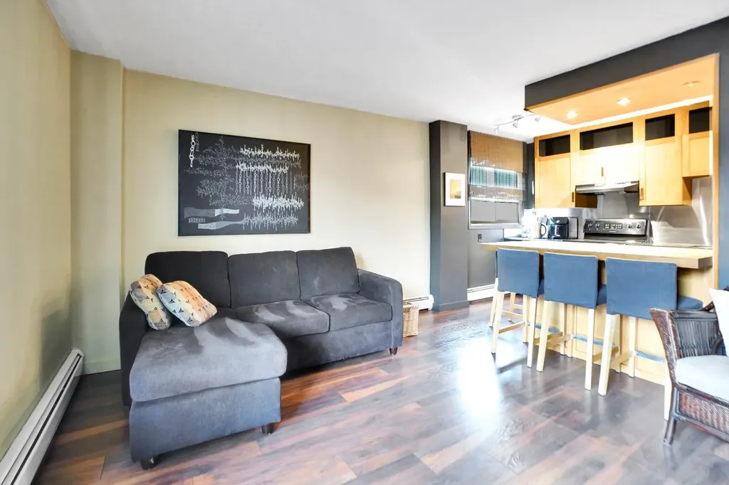 823 19 Avenue SW Calgary AB T2T0H6