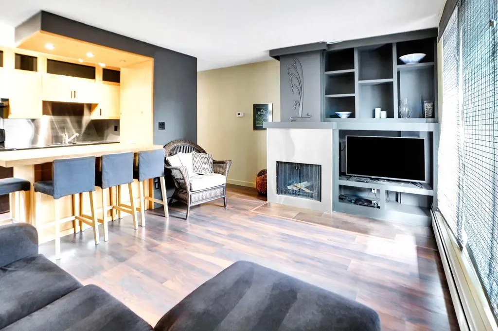 823 19 Avenue SW Calgary AB T2T0H6