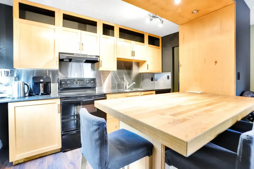 823 19 Avenue SW Calgary AB T2T0H6