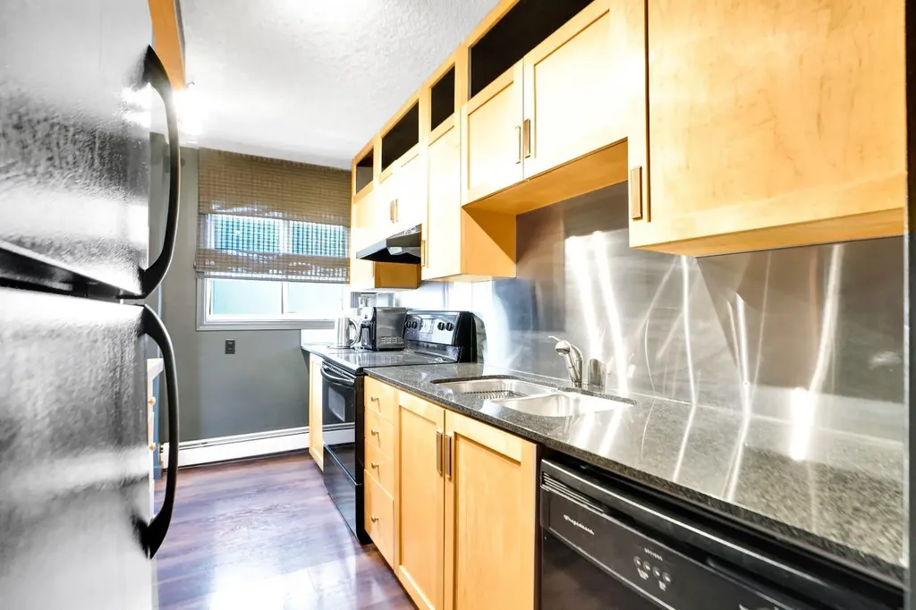823 19 Avenue SW Calgary AB T2T0H6