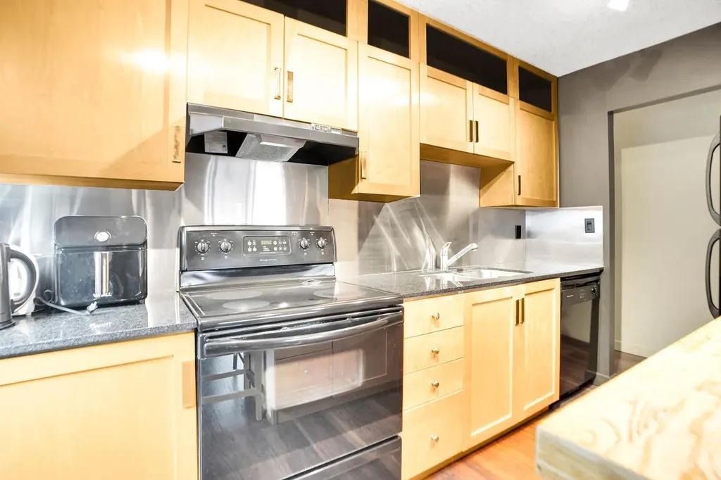 823 19 Avenue SW Calgary AB T2T0H6