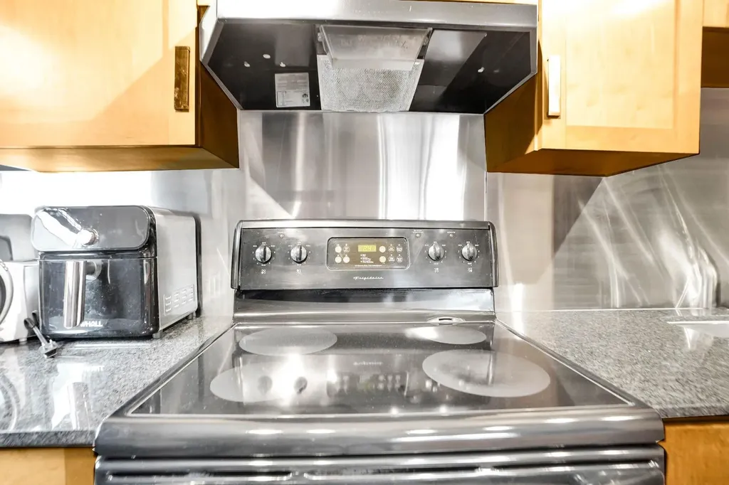 823 19 Avenue SW Calgary AB T2T0H6