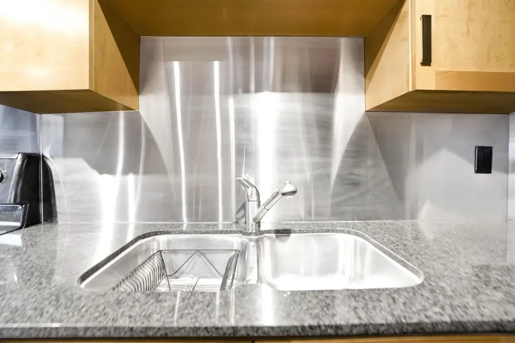 823 19 Avenue SW Calgary AB T2T0H6