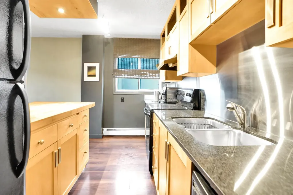 823 19 Avenue SW Calgary AB T2T0H6