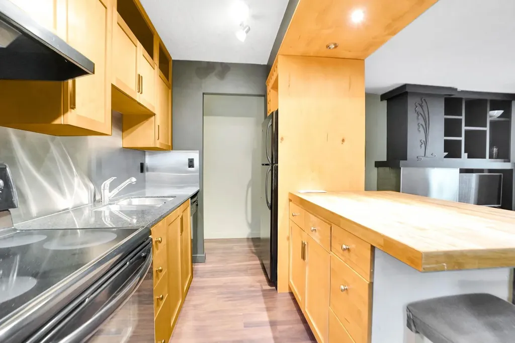 823 19 Avenue SW Calgary AB T2T0H6