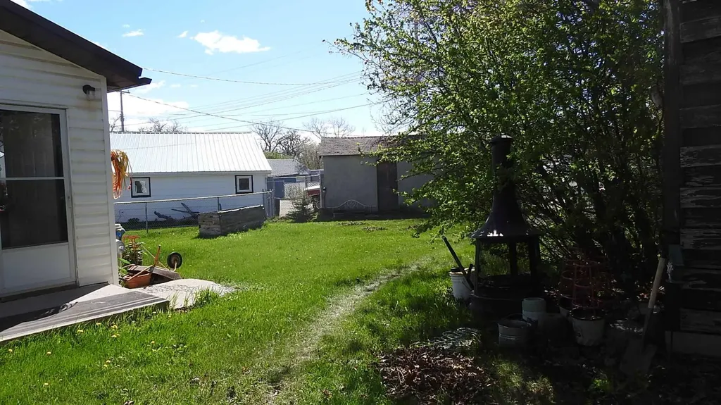 2217 20 Street Nanton AB T0L 1R0