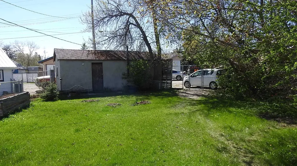 2217 20 Street Nanton AB T0L 1R0