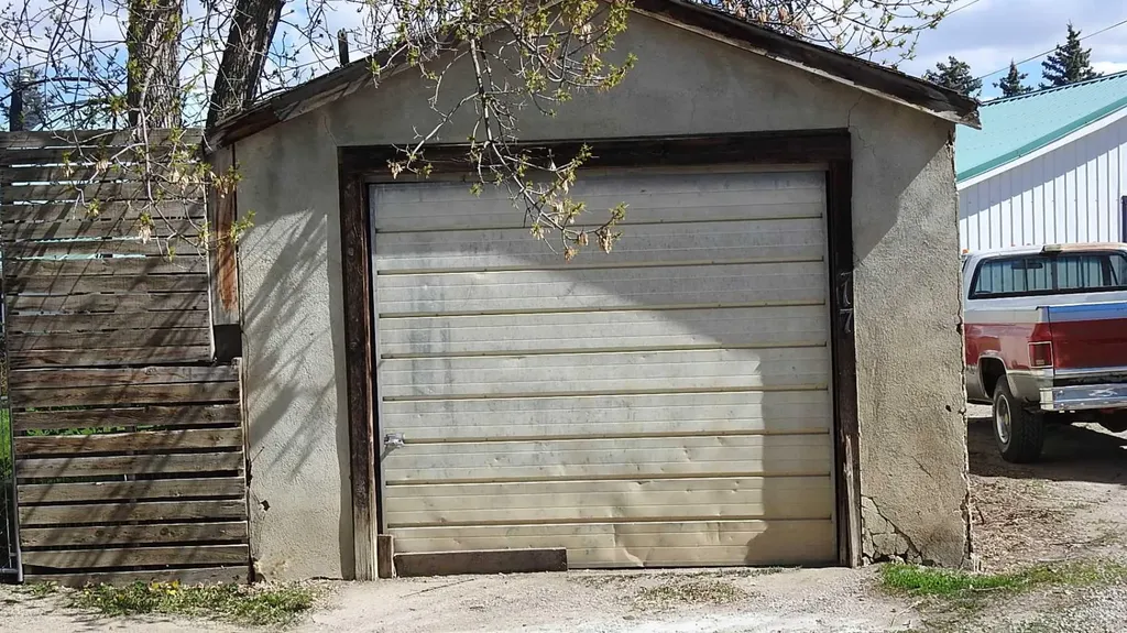 2217 20 Street Nanton AB T0L 1R0