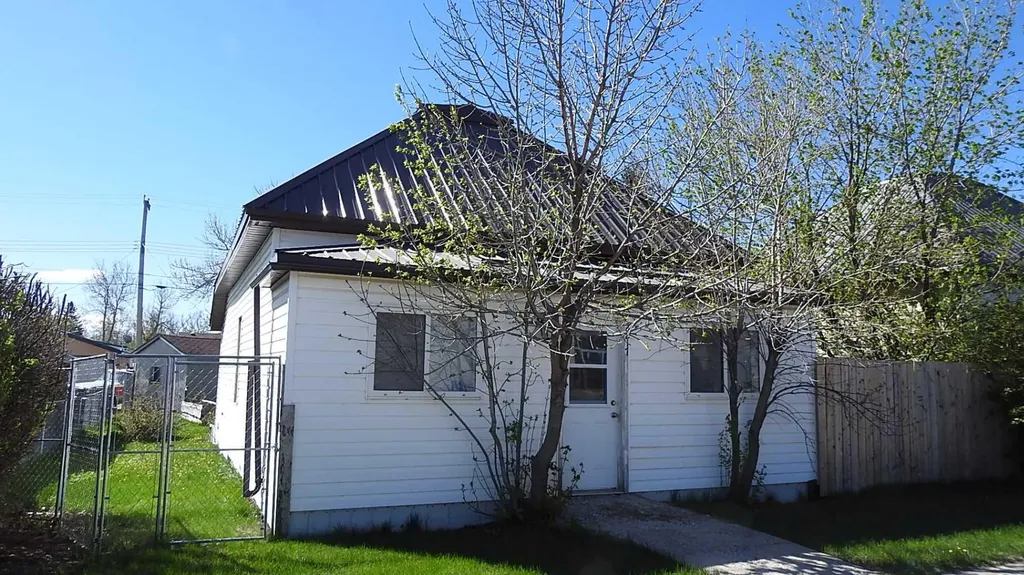 2217 20 Street Nanton AB T0L 1R0