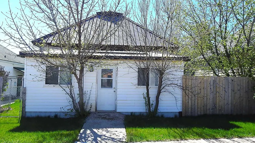 2217 20 Street Nanton AB T0L 1R0