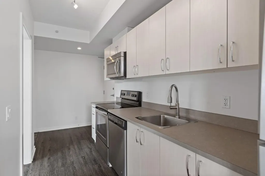 450 8 Avenue SE Calgary AB T2G 1T2