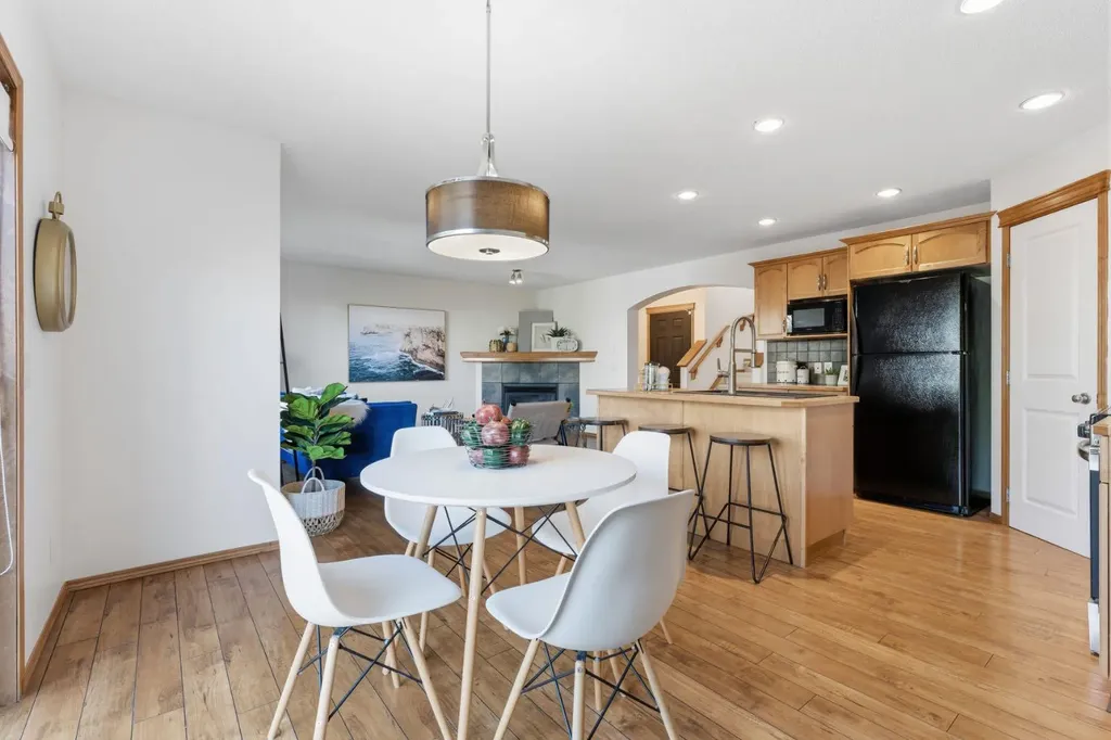 74 Tuscany Springs Hill NW Calgary AB T3L 3E4